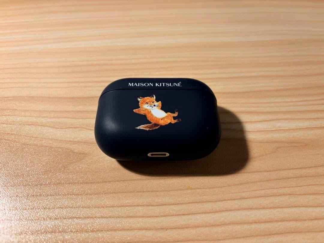 MAISON KITSUNÉ ケース付き　AirPods Pro 第二世代