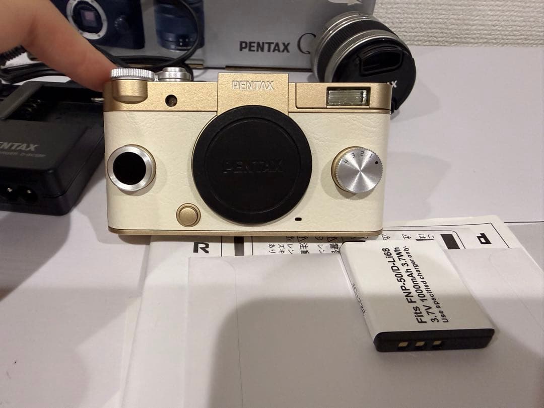 RICOH PENTAX Q-S1 ホワイト　ゴールド　付属品完備　レンズつき