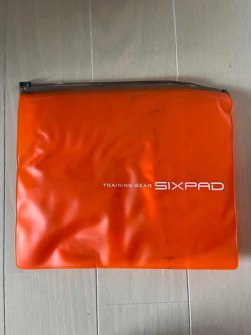 SIXPAD(シックスパッド) ケース付　箱付