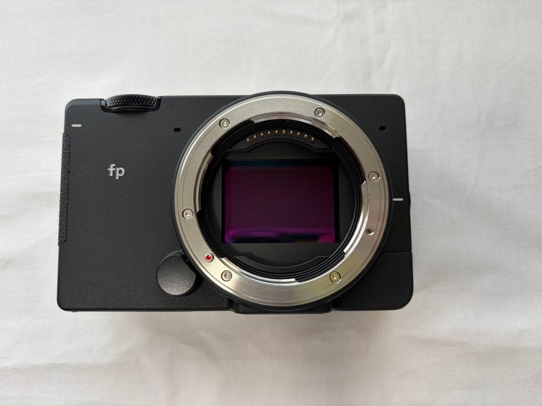 SIGMA fp ミラーレス一眼 カメラ 本体　予備バッテリー一個付き