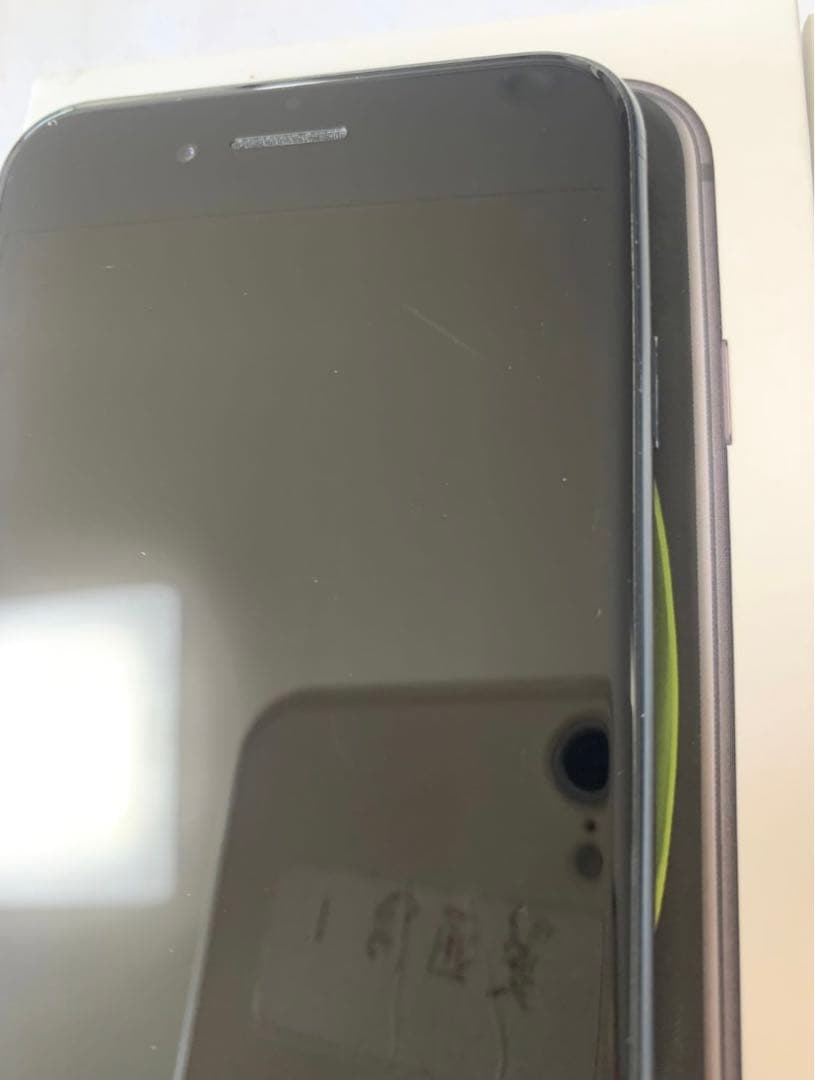 中古美品　国内版　SIMフリー iPhoneSE 第３世代　64GB ブラック色