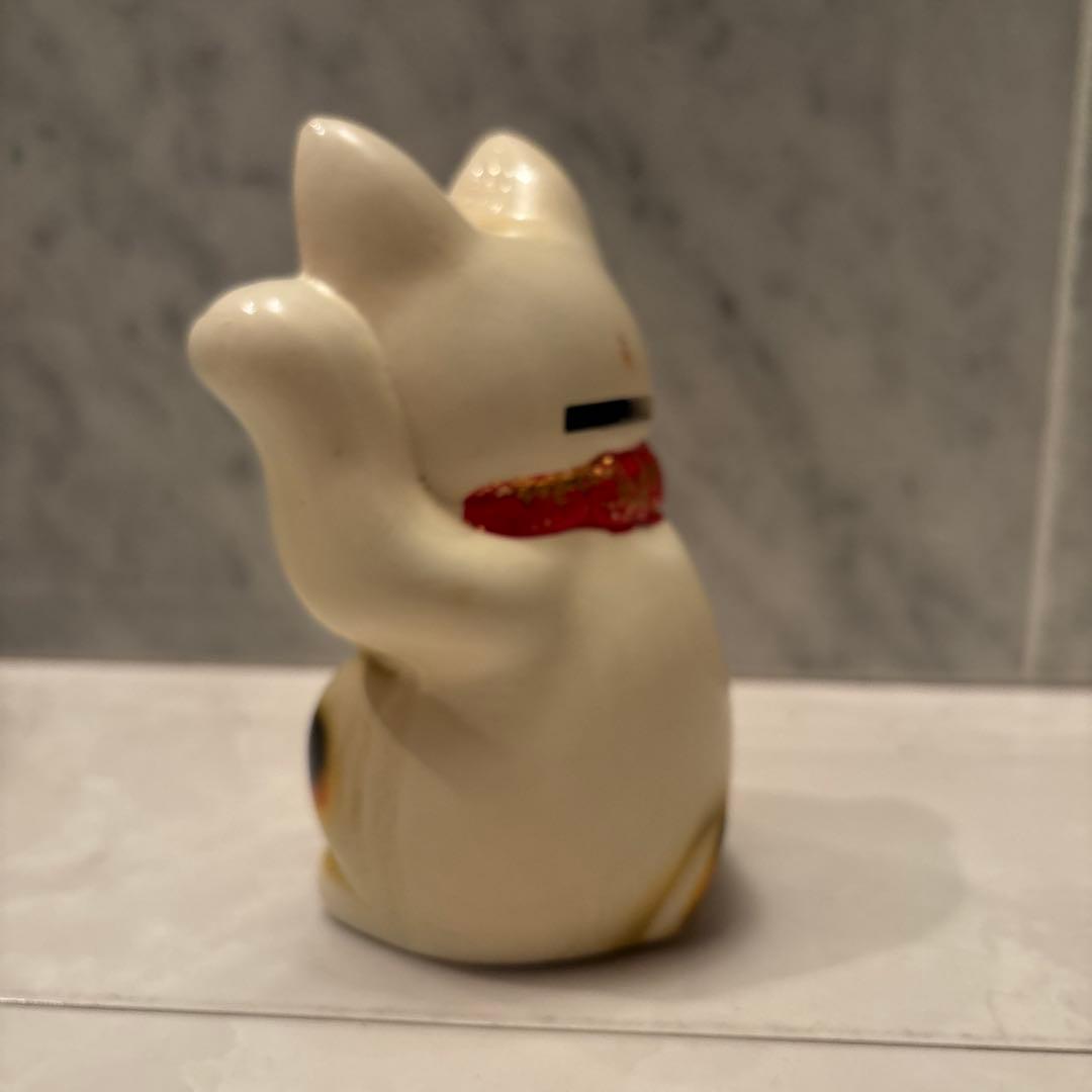 新品　ヴィンテージ手描きの瞳やまつ毛、長いおヒゲが可愛い招き猫
