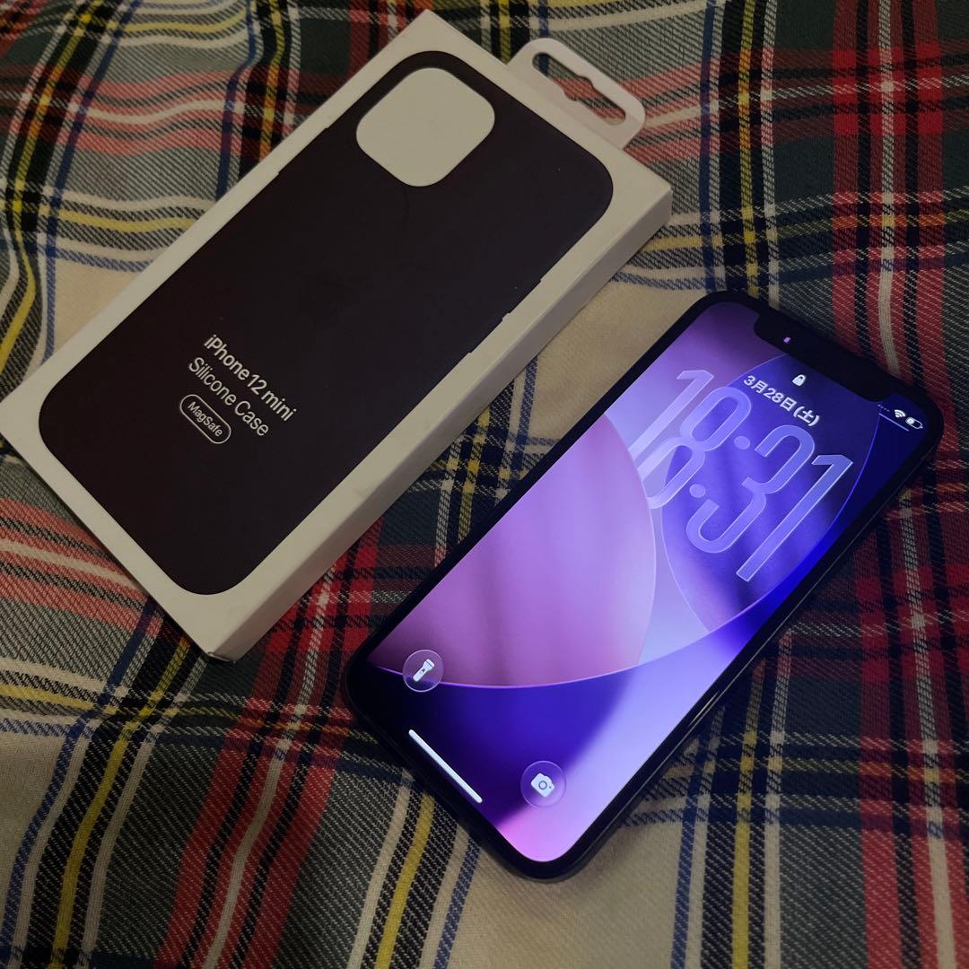 Apple iPhone 12mini ブラックAppleシリコンケース付き