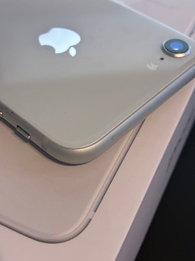 美品　Apple iPhone8 64GB シルバー　本体　箱あり