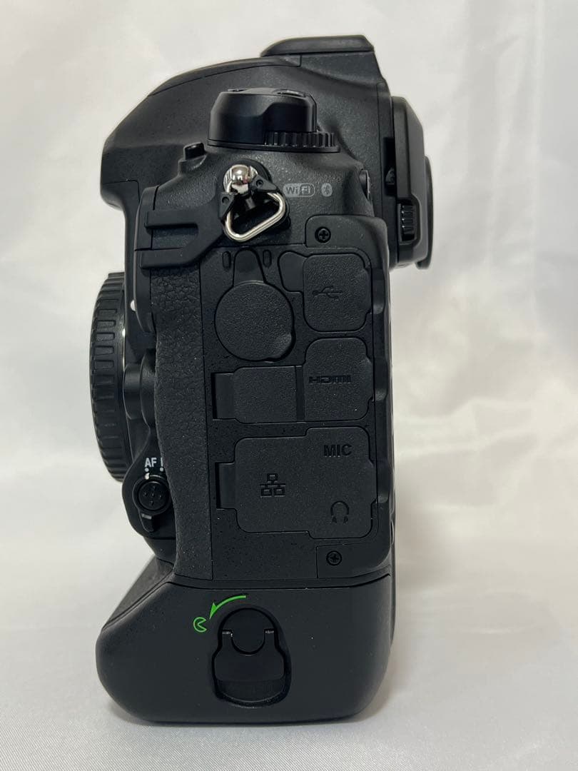Nikon D6 ボディ　美品【撮影枚数3,551枚】