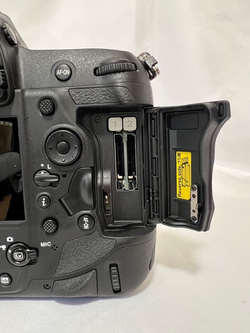 Nikon D6 ボディ　美品【撮影枚数3,551枚】