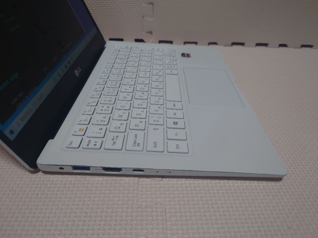 LG UltraPC/Ryzen7 4700U/16・512G白色スタイリッシュ