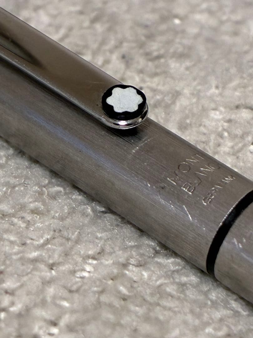 ◾️ MONT BLANC モンブラン◾️2色ボールペン◾️ツイスト式◾️シルバー◾️