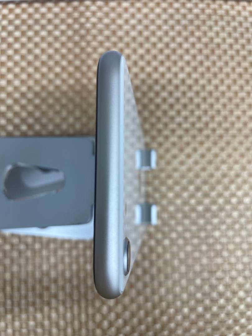 iPhone SE第3世代 64GBスターライトSIMフリー【3908】
