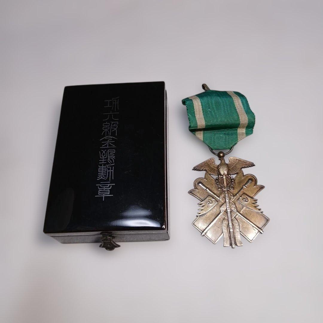 功六級金鵄勲章　純銀製　日本軍勲章　共箱付　現状品