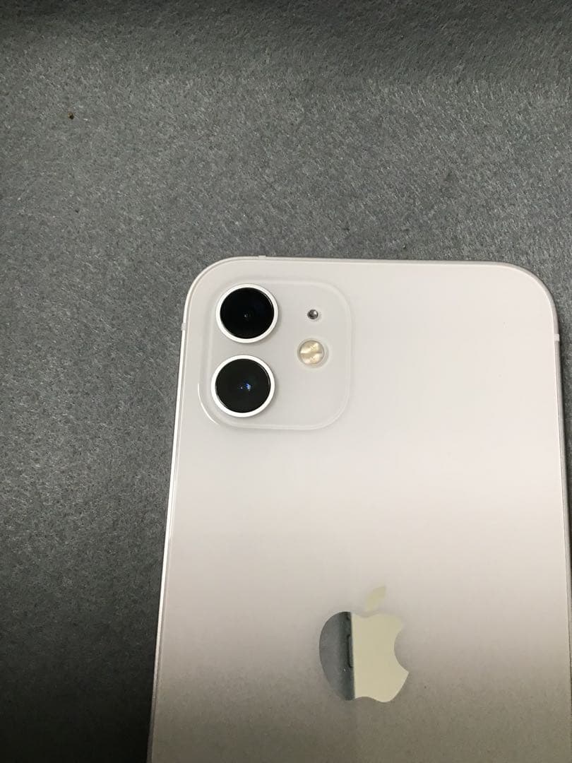 中古美品　国内版　SIMフリー　iPhone12 128GB ホワイト色