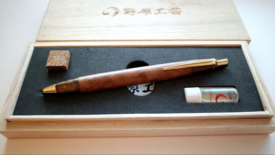 野原工芸 斑紋孔雀色金具 クス瘤杢BP