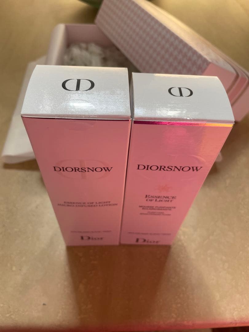 DIOR ESSENCE OF LIGHT 化粧水&洗顔料2点セット