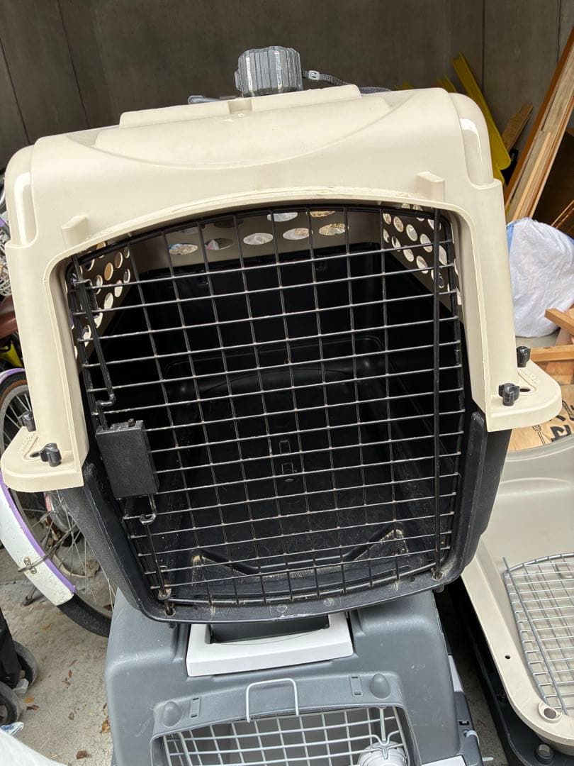 Vari-Kennel Ultra ＭとLの2つ