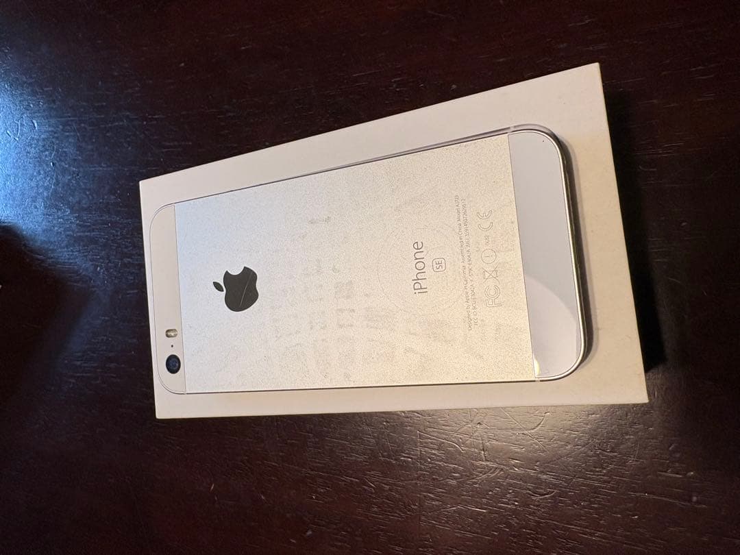 Apple iPhone SE 第1世代　シルバー 本体 箱付き