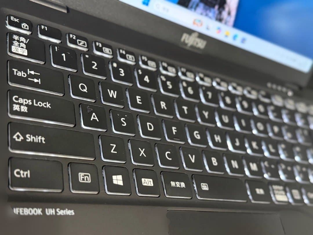 富士通 LIFEBOOK Corei7/16GB/512GB/ 高速モバイルPC