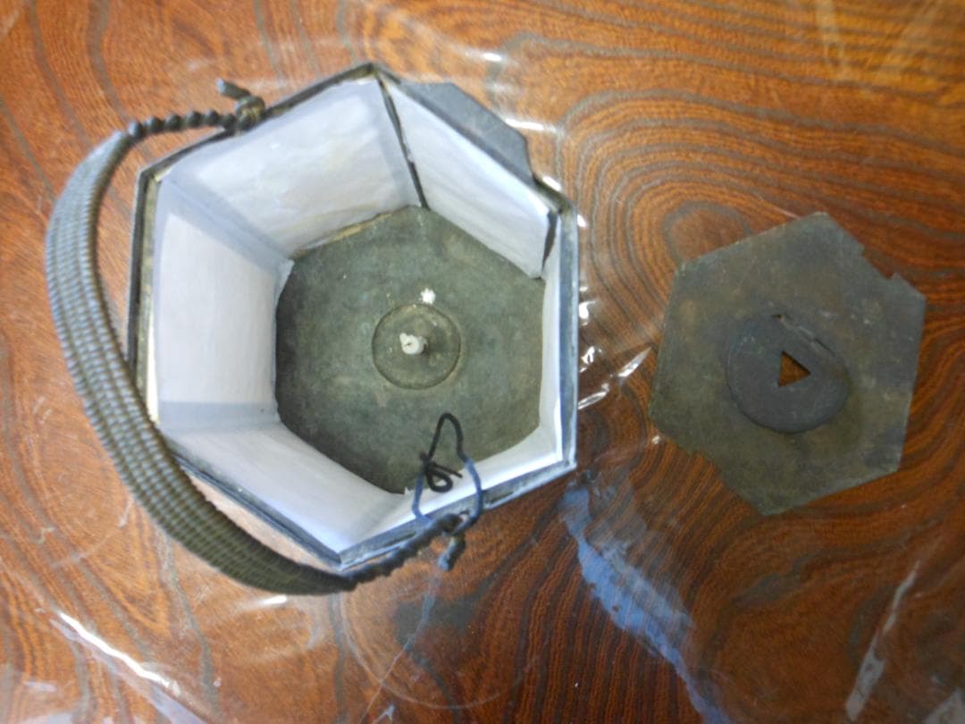 六角型　ランタン　行燈 ろうそく立て　カンテラ　燭台　火立 灯立　燭台　ブリキ製