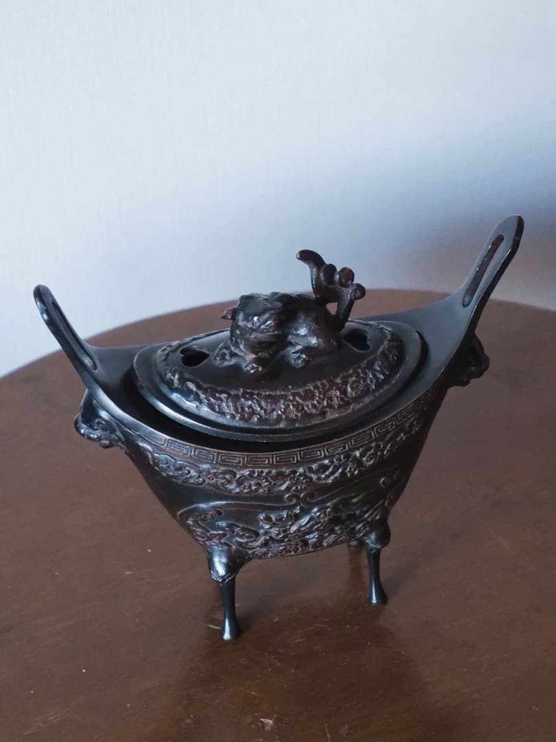 鼎形四足香炉　細工彫刻　獅子文双耳　麒麟　亀　1848g　香道具　銅製Q2425