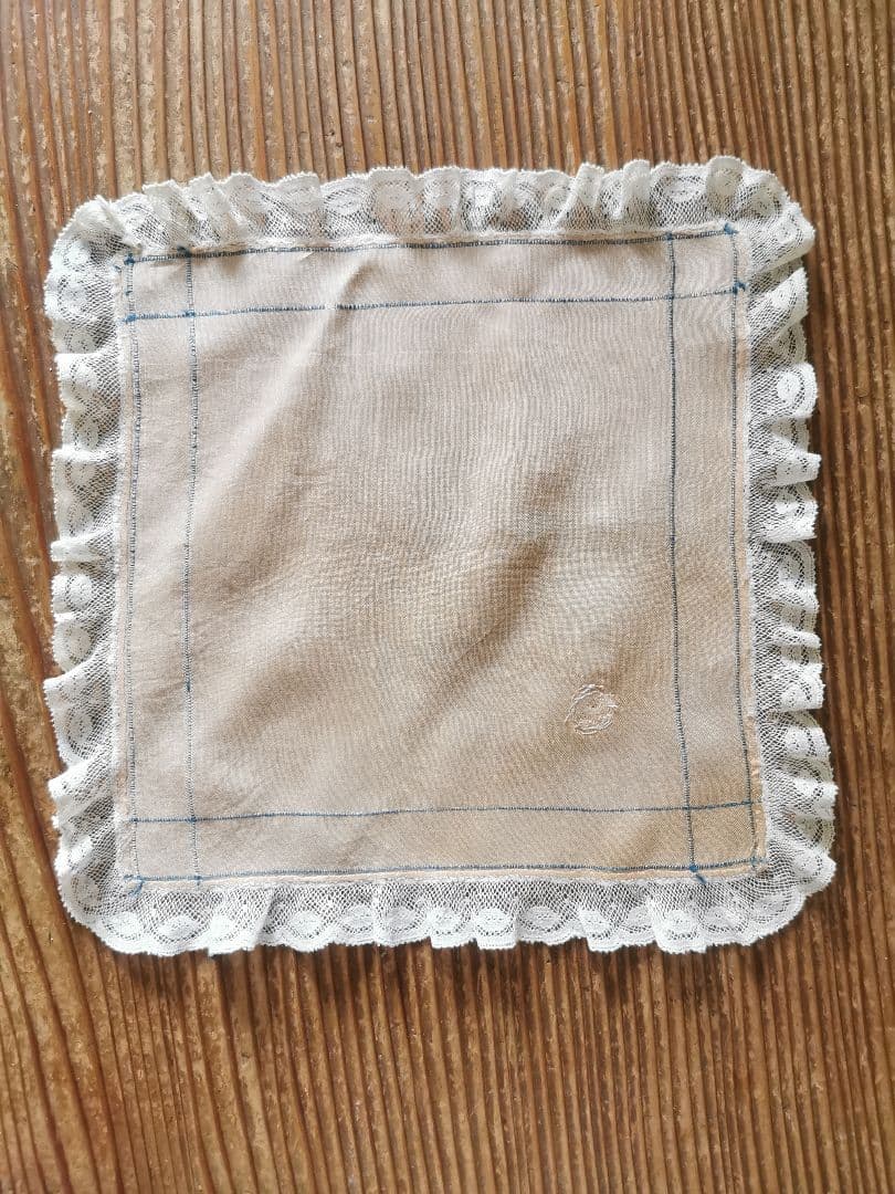 アンティーク シルクドイリー プチポワン花刺繍 インディゴライン レースフリル