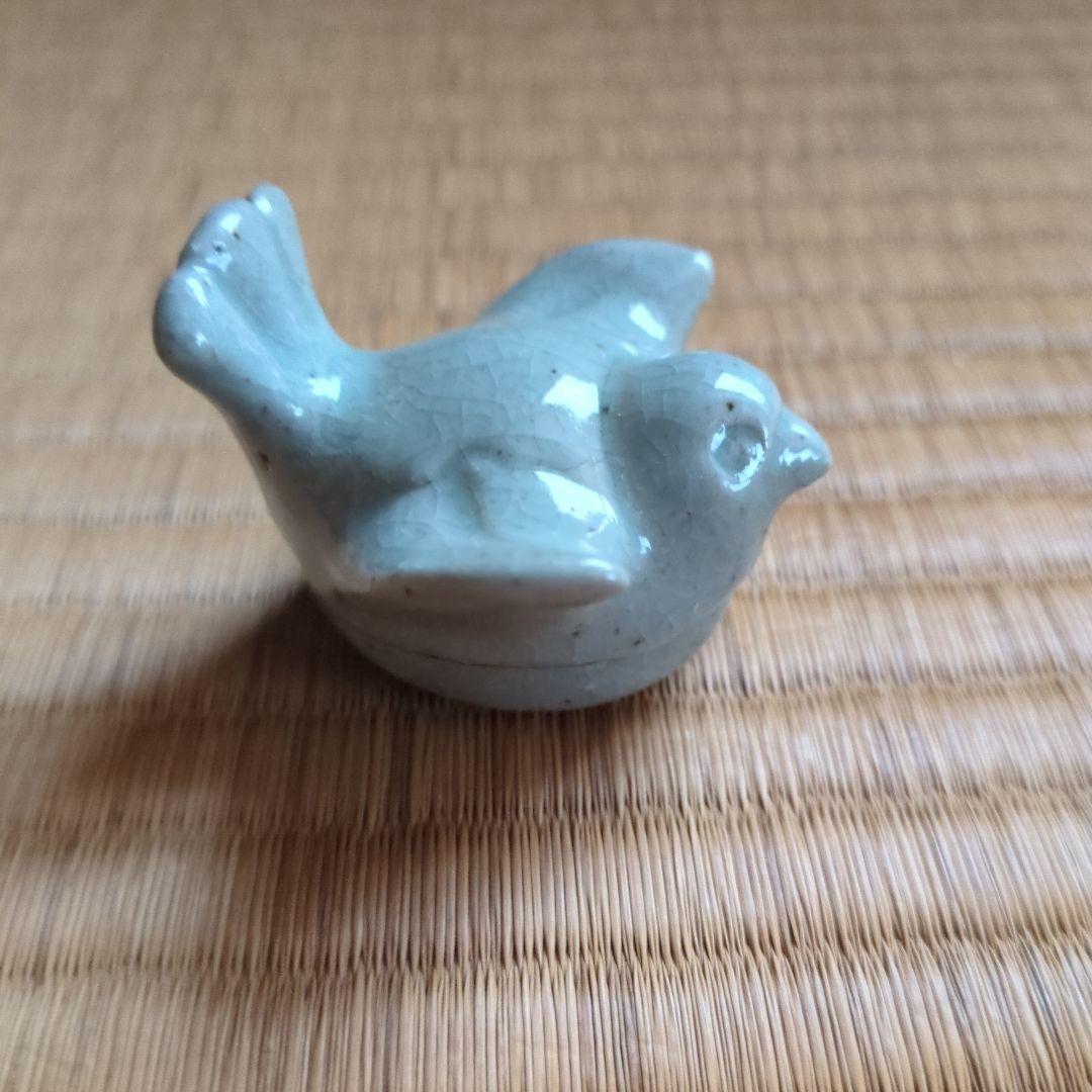 鳥型陶器 小型 淡いグレー　かわいい鳥の香合　すずめ