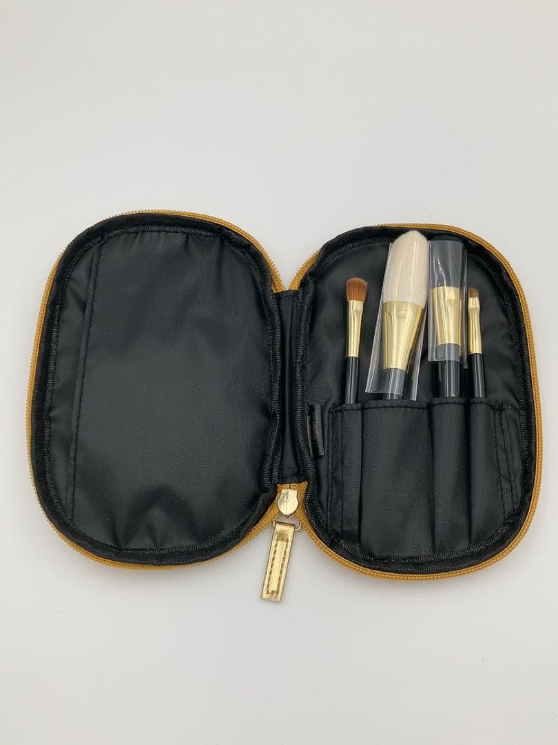 【新品未使用】shu uemura × ジョジョ プレミアムブラシセット　紙袋付