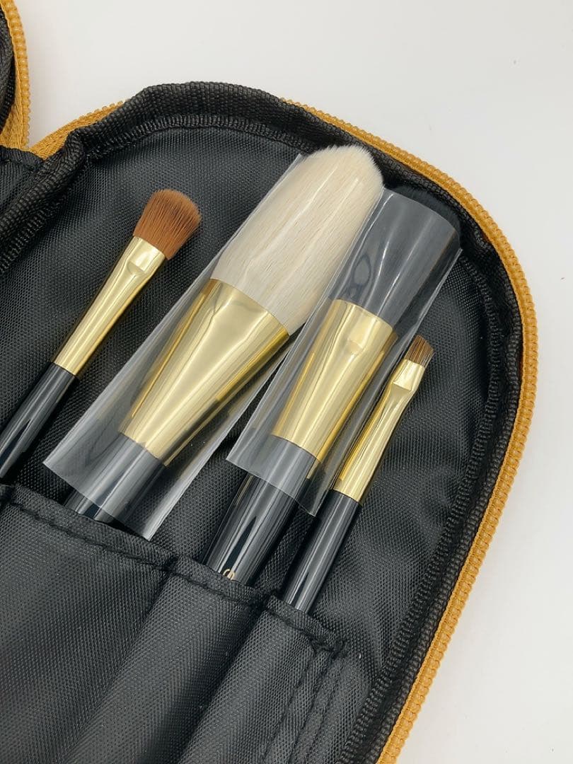 【新品未使用】shu uemura × ジョジョ プレミアムブラシセット　紙袋付