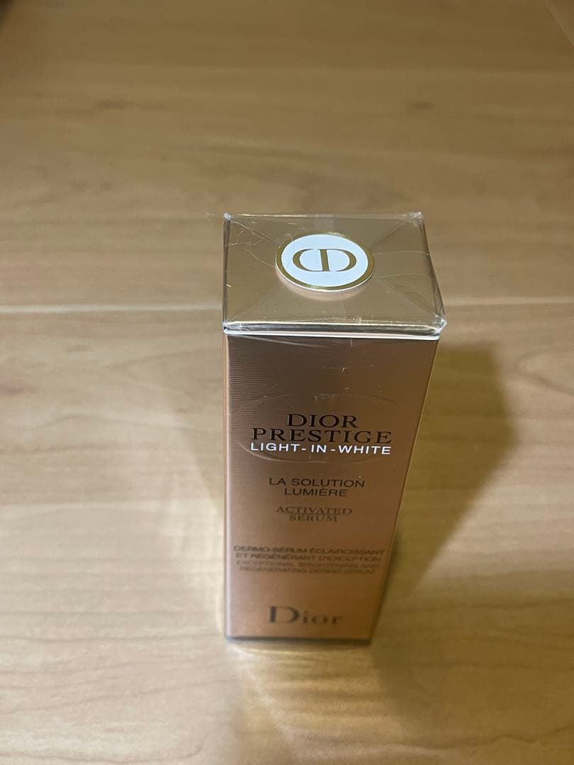 DIOR ディオール　ホワイトラソルーションルミエールライトインセラム