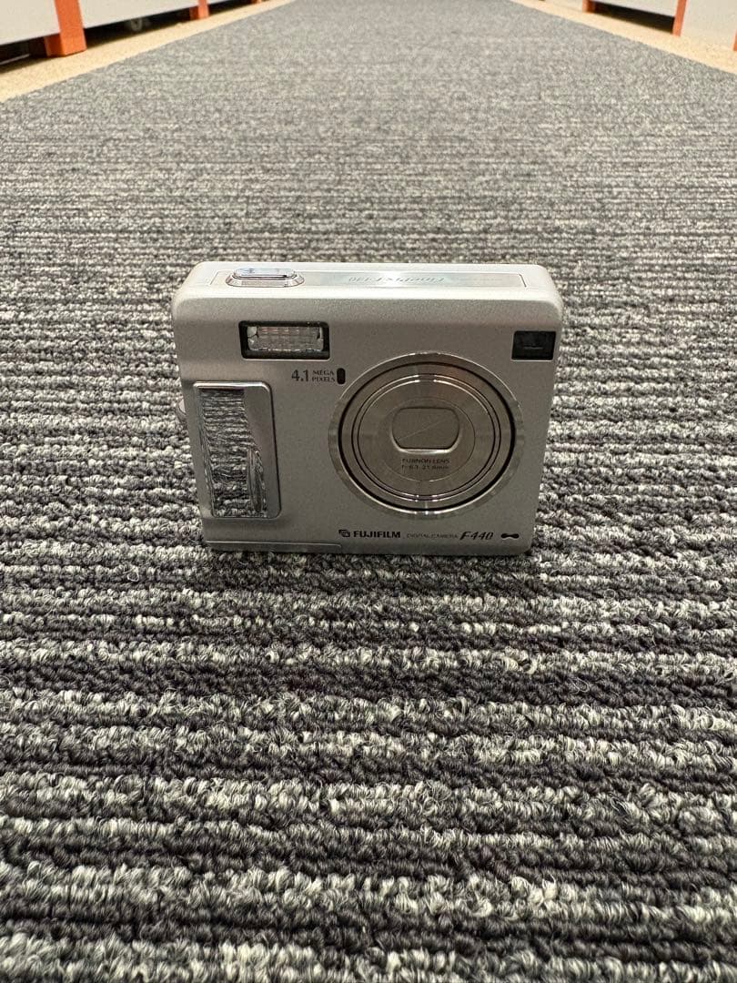 極美品 FUJIFILM FinePix F440 シルバー 付属品多数 純正品