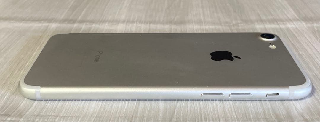 美品バッテリー良好iPhone7 32GB SIMフリー