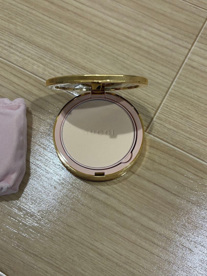 フェイスパウダー GUCCI POUDRE DE BEAUTE MAT NATURE 01