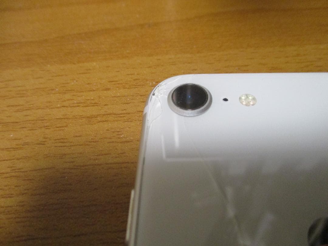お*り様 【ジャンク】Apple iPhone 8 シルバー 128GB