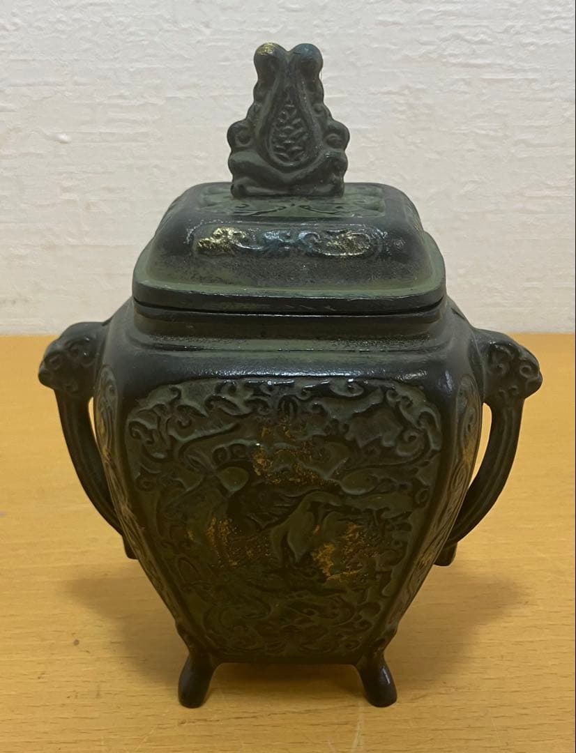 【共箱付】銅製 香炉 双耳 四足 龍・唐草彫刻 青銅色 伝統工芸 仏具 置物