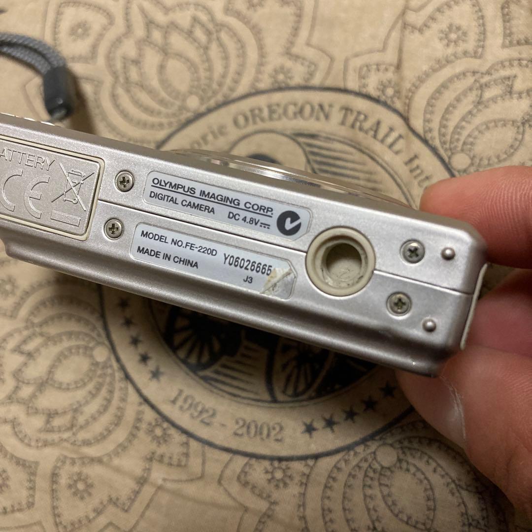概ね美品 OLYMPUS FE-220D デジカメ オールドコンデジ