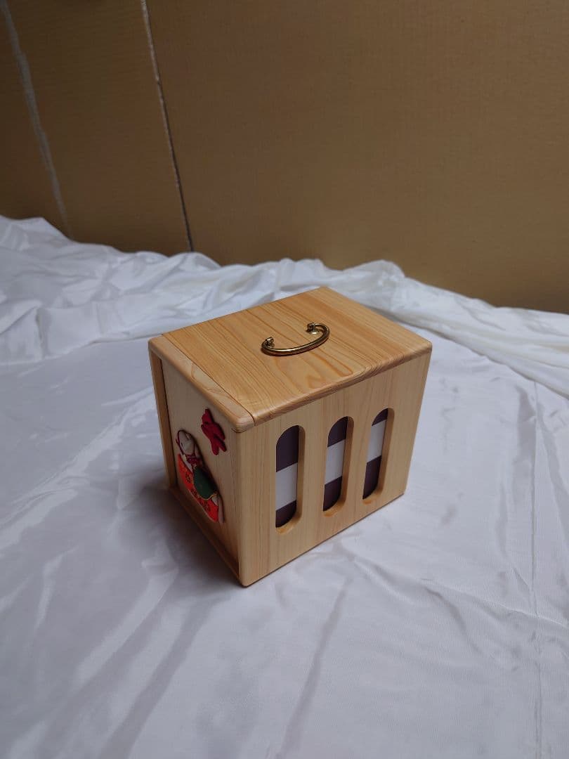 干支の押絵が付いた 伝統的遊山箱
