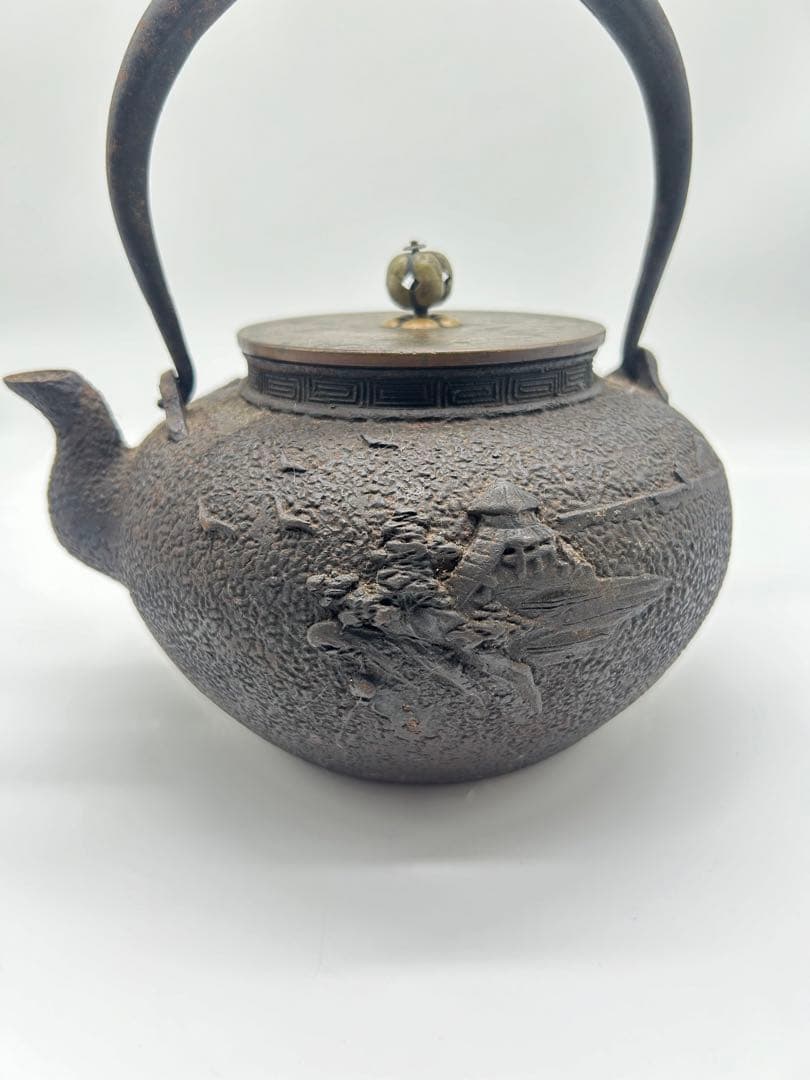 鉄瓶 浮彫りデザイン 日本龟文？ 水漏れ無　容量約1300ml