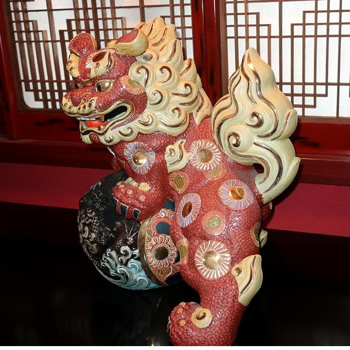 九谷焼　魔除け厄除け　13号玉乗彫刻獅子　盛　新品未使用