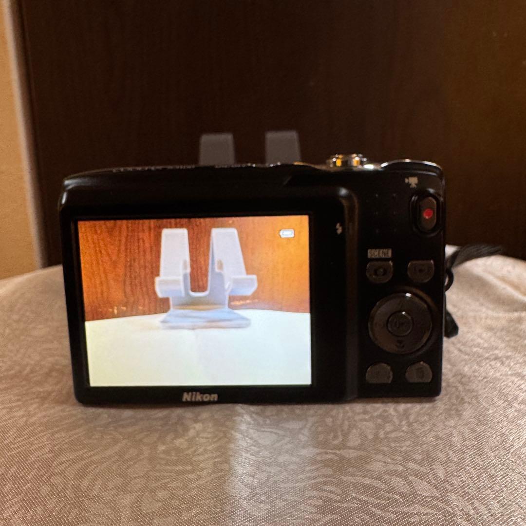 【美品】Nikon COOLPIX S3100 シャンパンシルバー