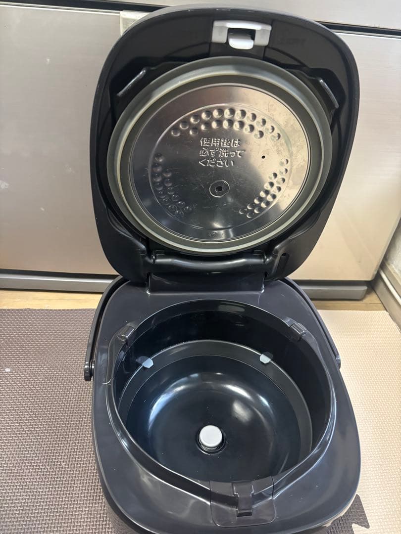 TOSHIBA 炊飯器　RC-10E2VR-2023年製