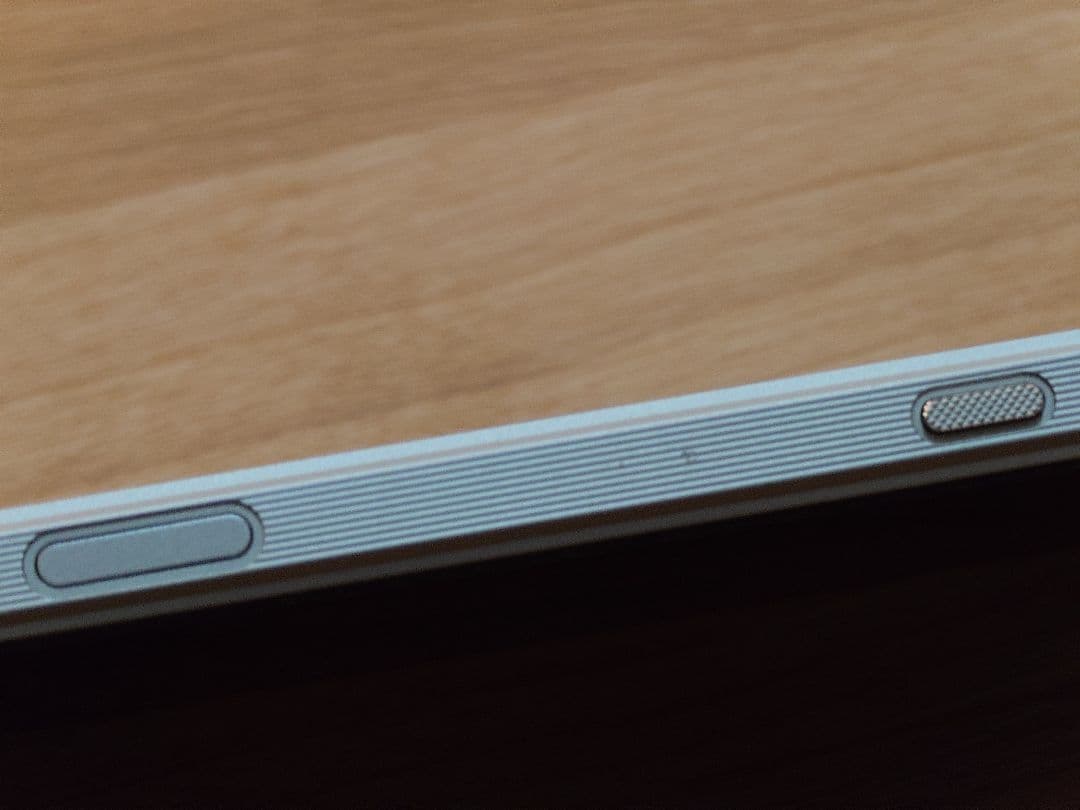 【美品】SONY Xperia 1V 本体 プラチナシルバー