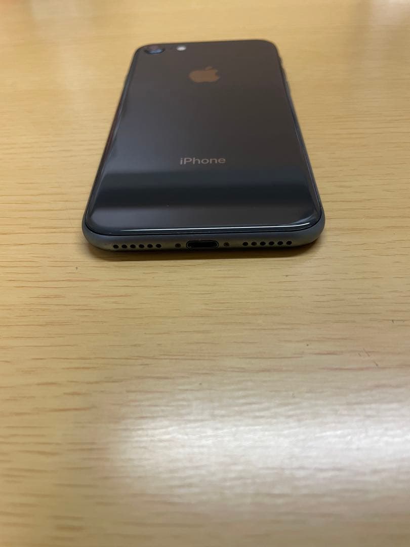 Apple iPhone 8 ブラック　本体