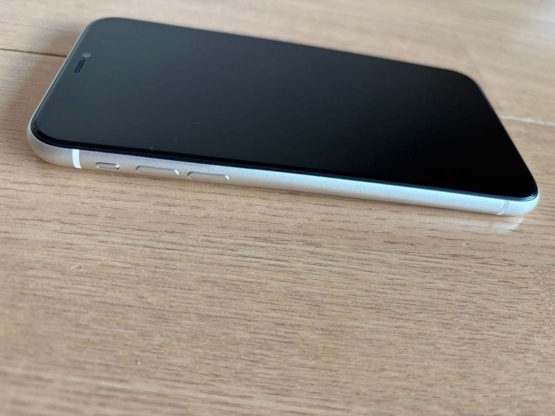 Apple iPhone 11 64GB ホワイト　SIMフリー