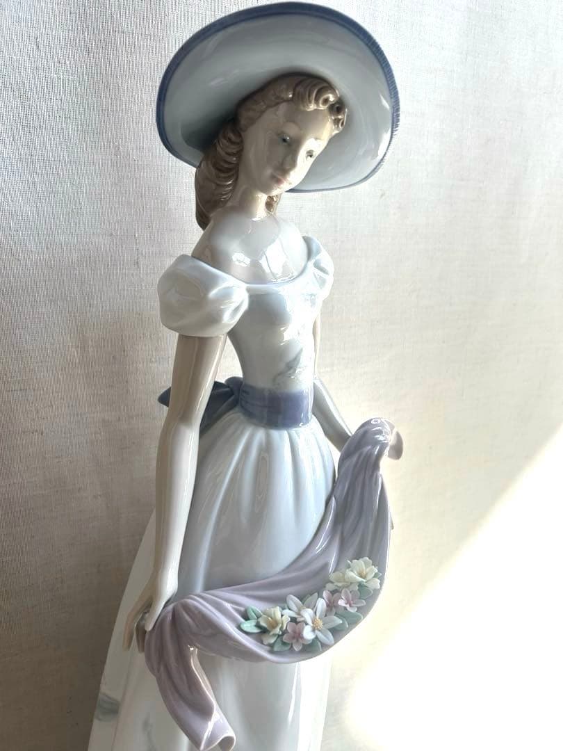 リアドロ　かぐわしき花　陶器人形　美品1週間だけ飾りました　41×18くらい