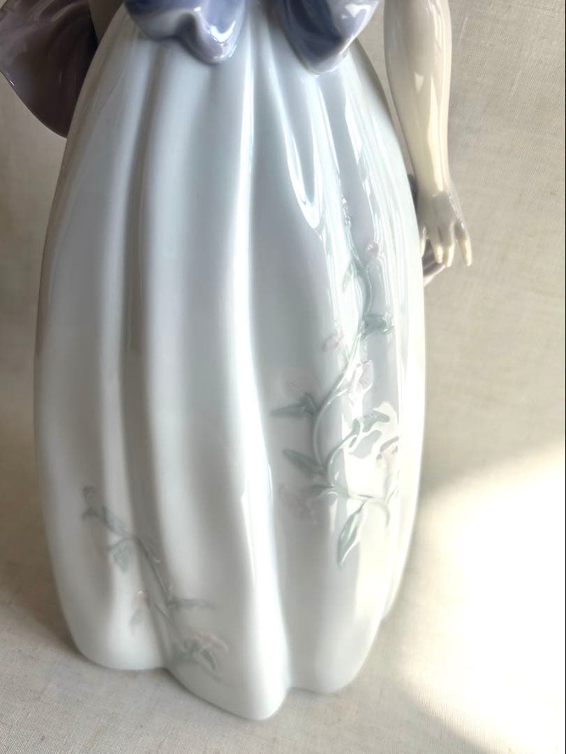 リアドロ　かぐわしき花　陶器人形　美品1週間だけ飾りました　41×18くらい