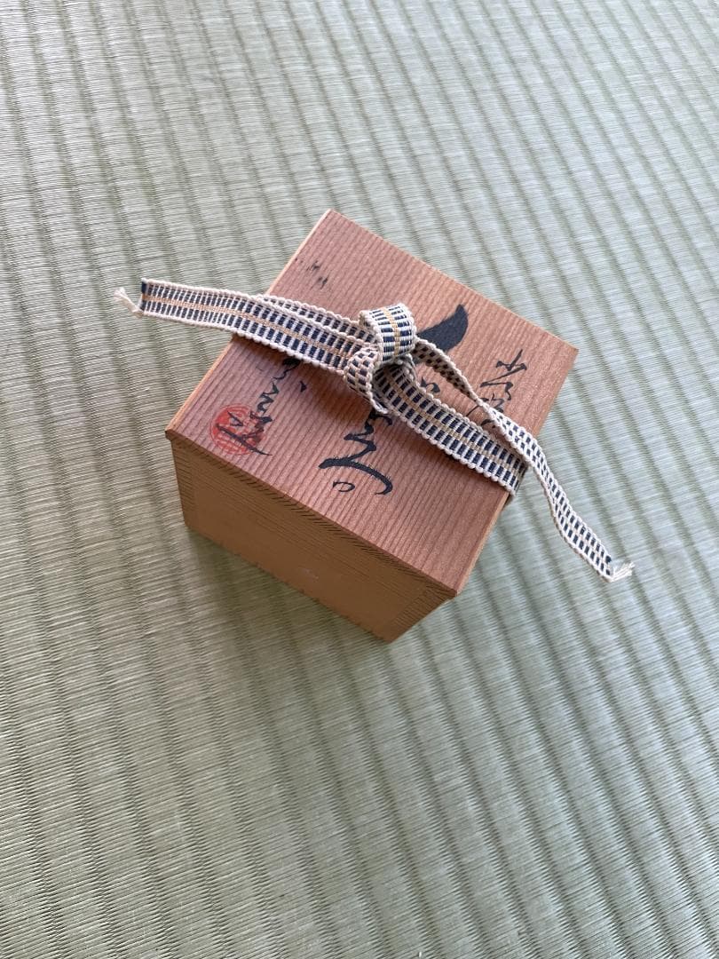 ぐい呑み　カニ　名工　井上素三　細蜜作り　おちょこ　酒器　盃　常滑焼　朱泥