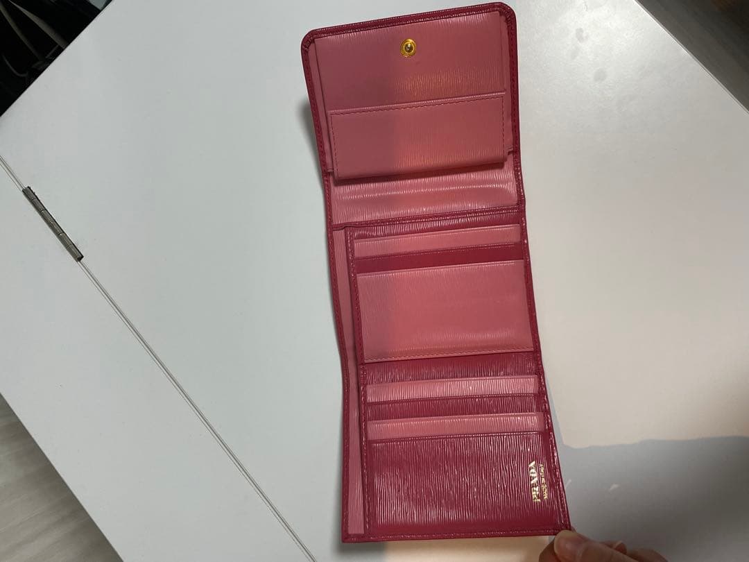 プラダ　財布　3つ折り