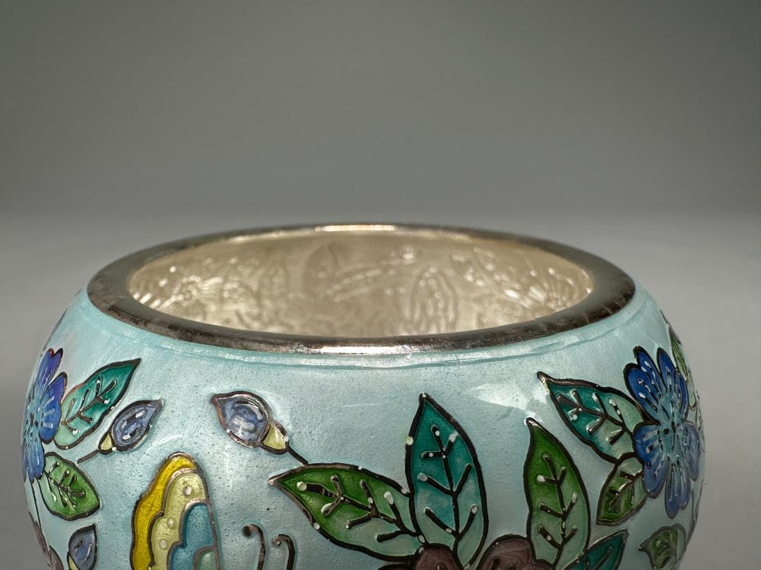 UM9-2S65　韓国美術　純銀製　七宝焼花卉文蓋物　重さ165g　美品　共箱