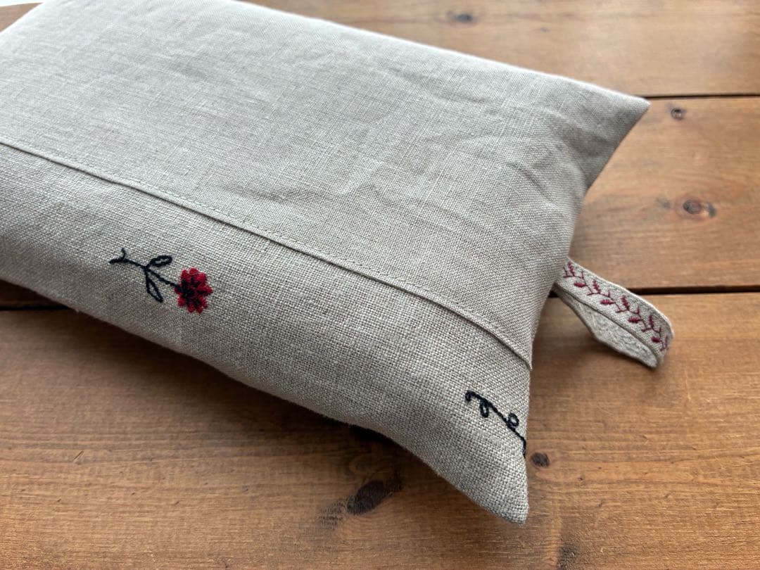 172.リネン　ティッシュカバー　小花刺繍　②