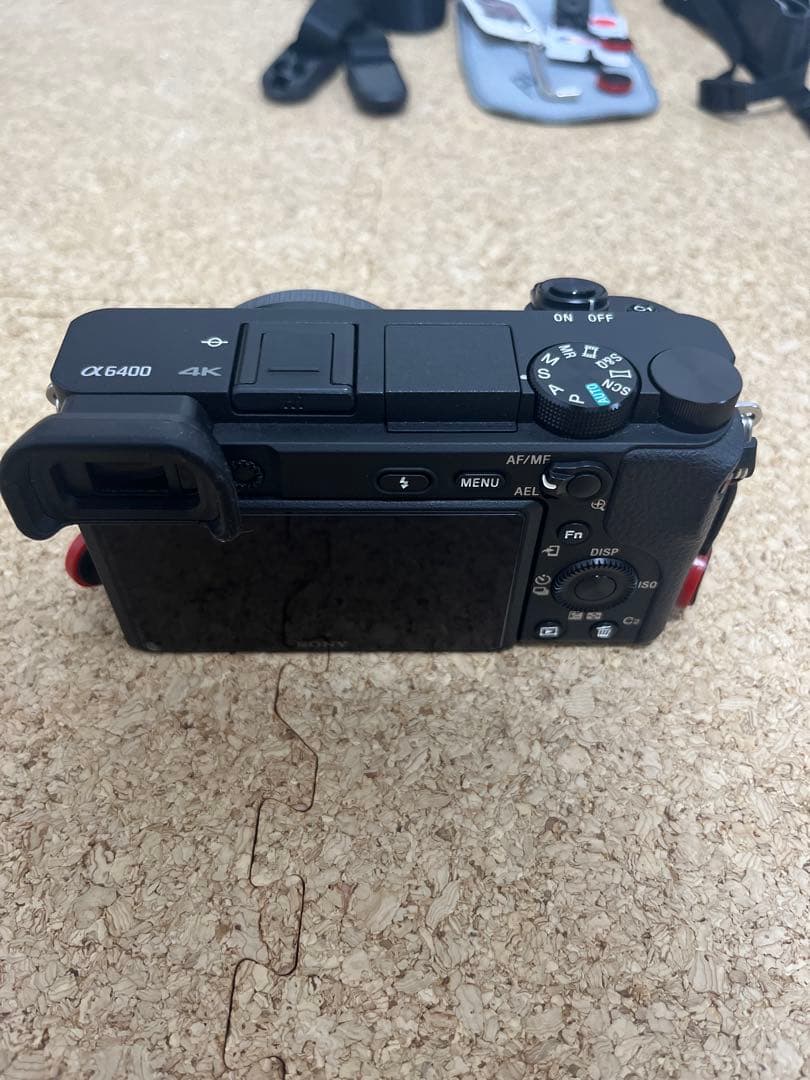 α6400ボディ＋SEL 35F18＋バッテリーパック＋ピークデザインリーシュ