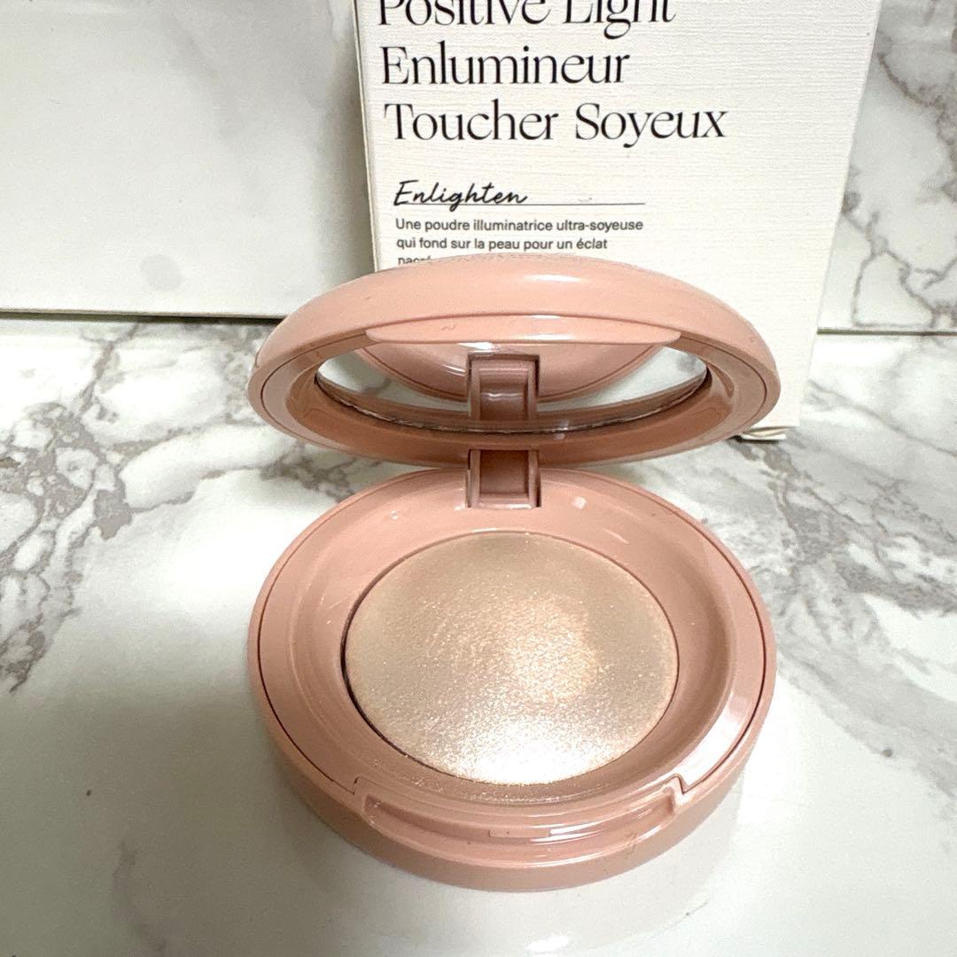 Rare BeautyハイライトEnlightenセレーナゴメスハイライター
