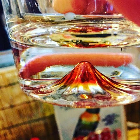 超レア！富士山麓・樽熟原酒50度ミニチュアボトルと特製富士山麓赤富士グラスセット